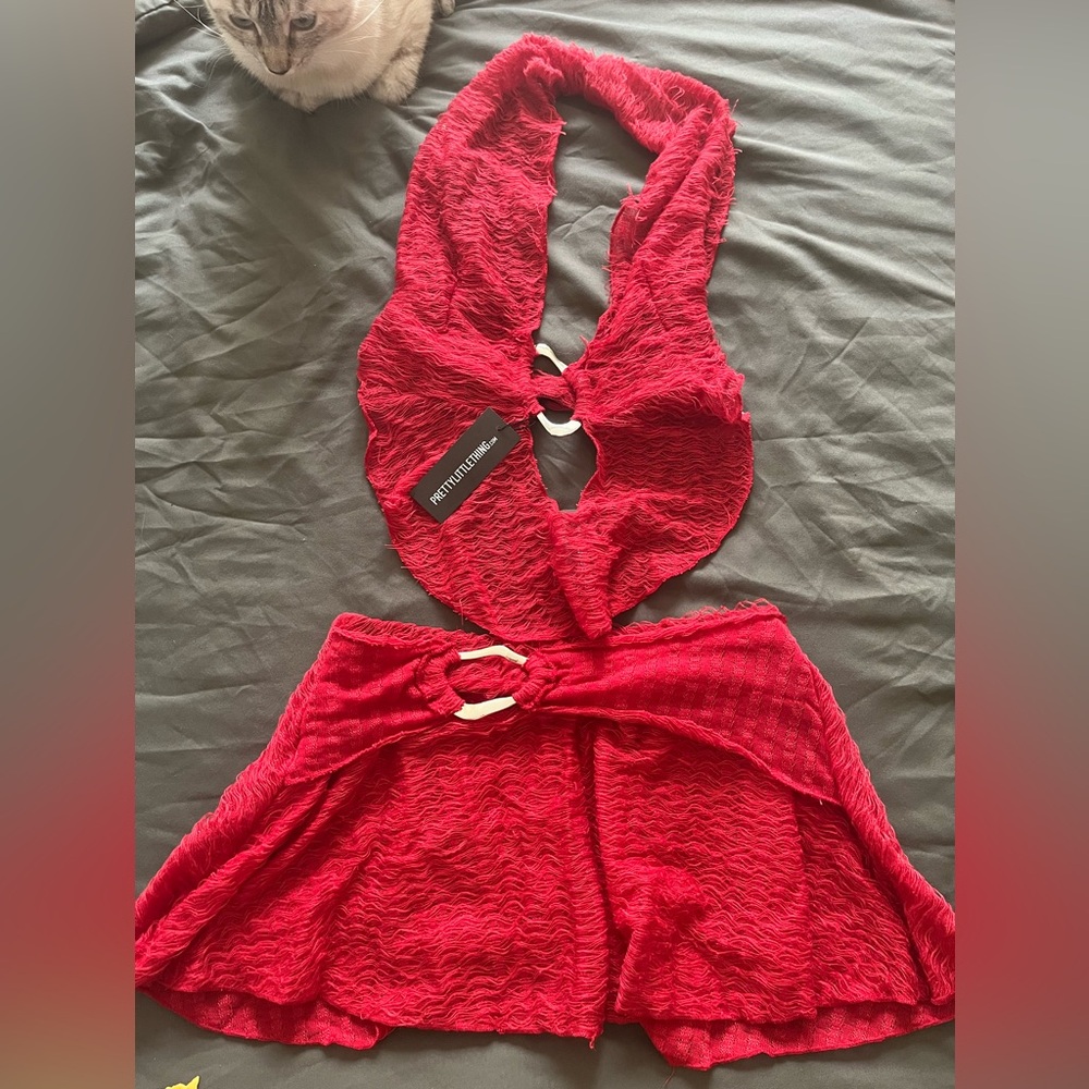 Pretty Little Thing Size 4
